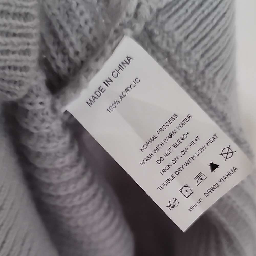 Simple Gray Knit Apparel - Picture 3 of 3